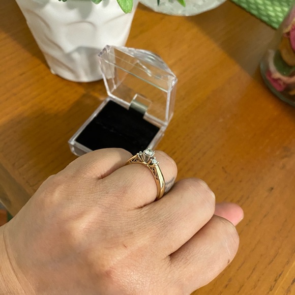 Engagement Ring Pre owned - Picture 6 of 9